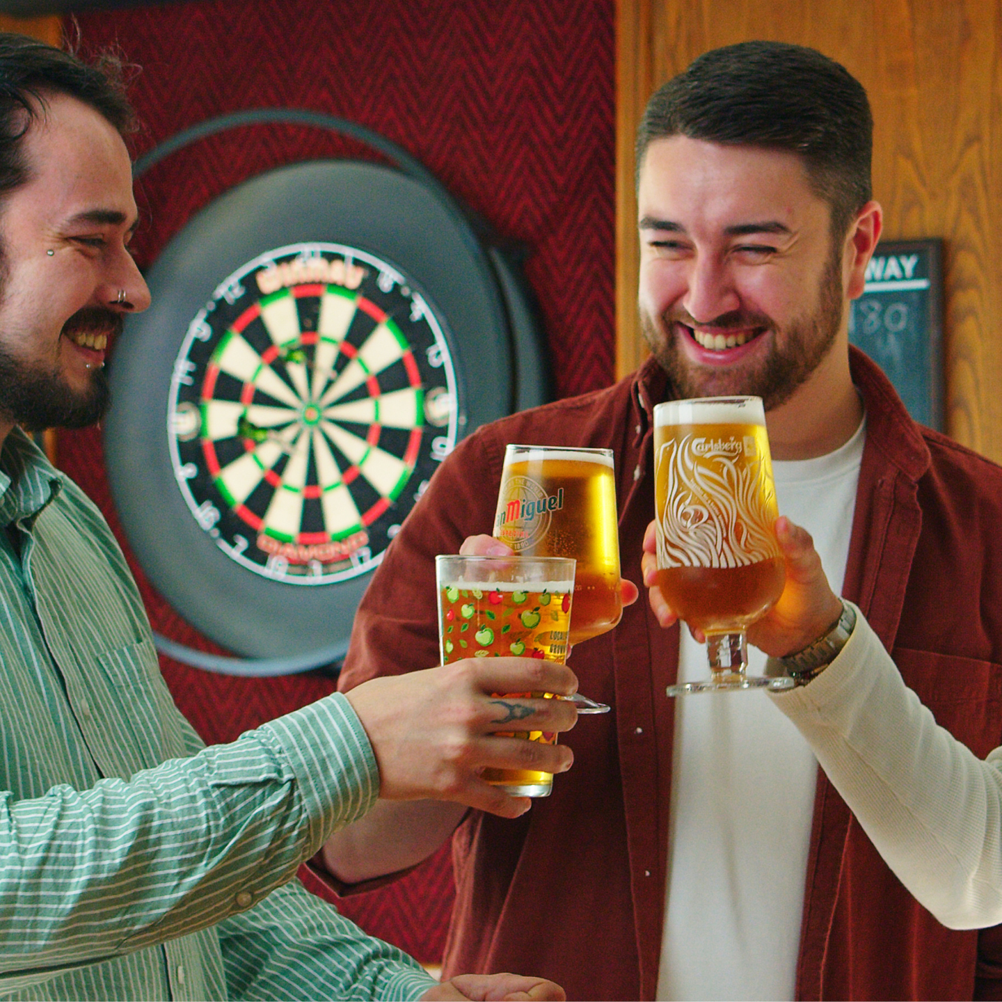 Raise a glass This Father's Day at The Hollybush Hotel in Cardiff!